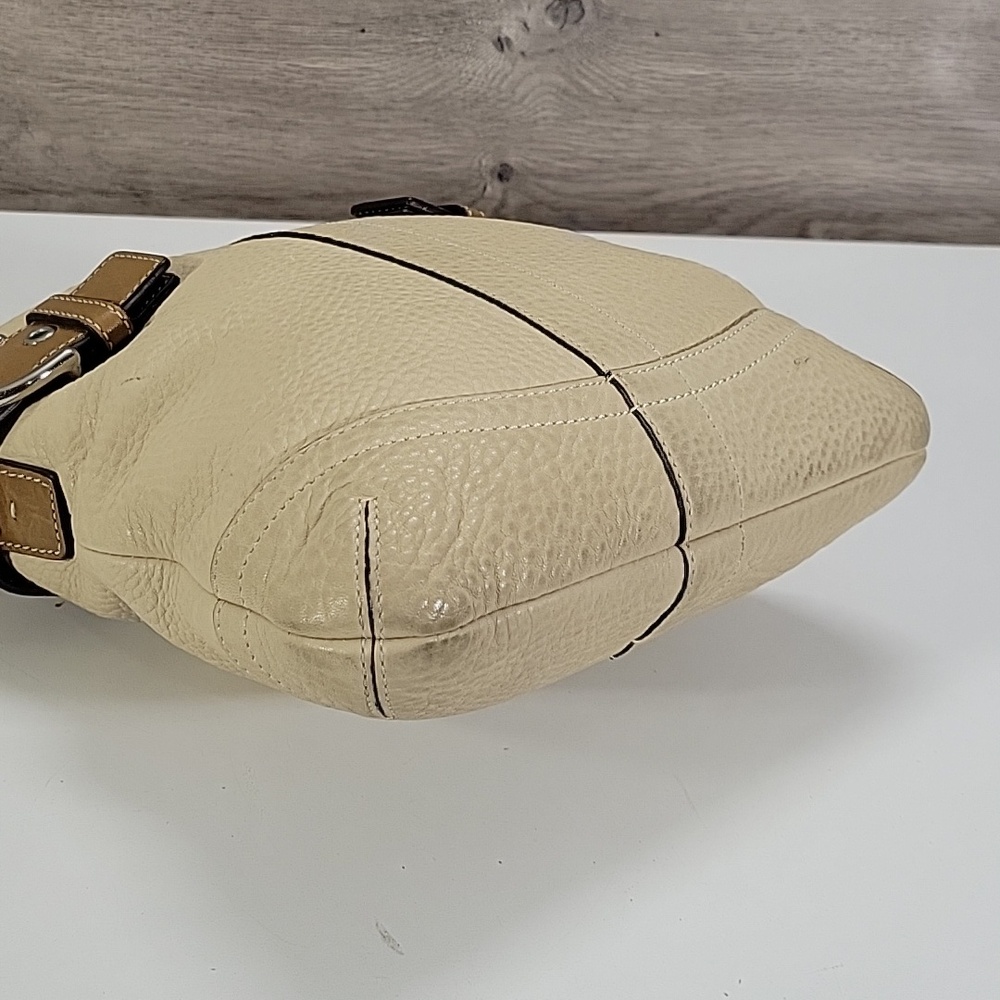 Vintage Coach Soho Slim Cream Pebble Leather Hobo Bag with Brown Accents - Picture 6 of 16